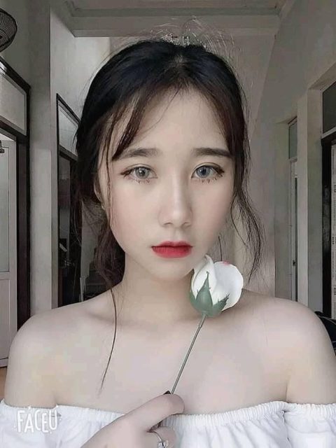 Nguyễn Thuỷ Tiên - Ủa. Ai zậy