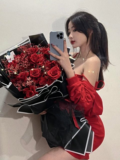 Nguyễn Diệu Linh - Tặnq ank bó hoa Lèm ck iem nka