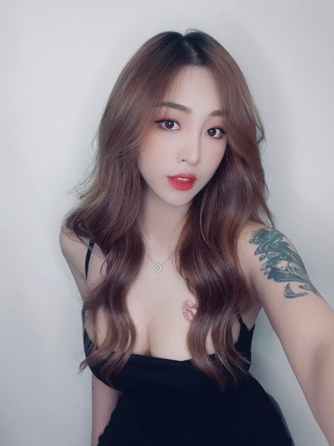 Nguyễn Thu Trang - Vì lòng người sâu quá Xanh thẳm như đại dương Em chỉ là chú cá Bơi…
