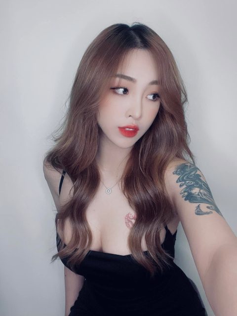 Nguyễn Thu Trang - Vì lòng người sâu quá Xanh thẳm như đại dương Em chỉ là chú cá Bơi…