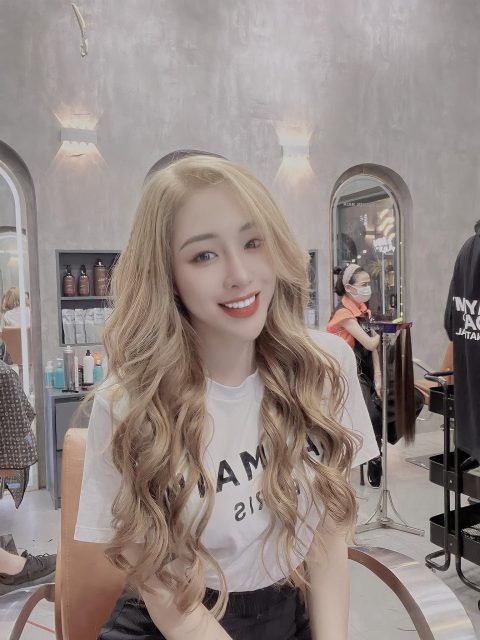 Nguyễn Thu Trang - Thèm tóc màu quá