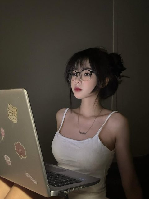 Nguyễn Diệu Linh - nhìn tôi