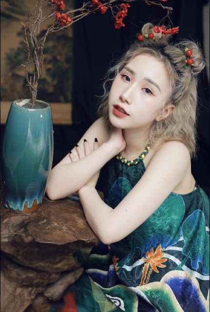 Nguyễn Thuỷ Tiên - TẾt này vẫn giống tết xưa vẫn là e bé vẫn ưa lì xì Makeup: Trần…