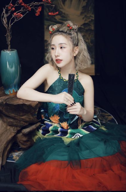 Nguyễn Thuỷ Tiên - TẾt này vẫn giống tết xưa vẫn là e bé vẫn ưa lì xì Makeup: Trần…