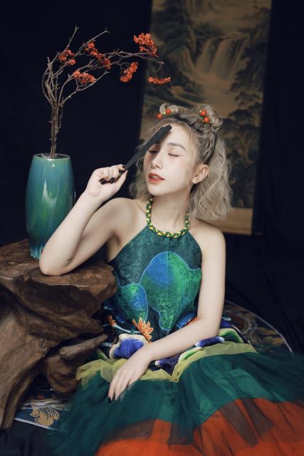 Nguyễn Thuỷ Tiên - TẾt này vẫn giống tết xưa vẫn là e bé vẫn ưa lì xì Makeup: Trần…