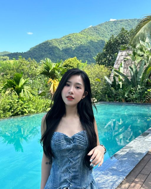Nguyễn Thuỷ Tiên - kỳ nghỉ hè cháyy nắng