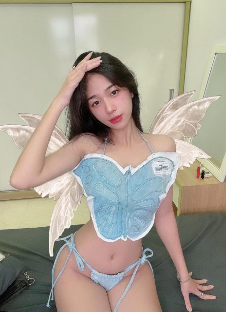 Nguyễn Phạm Tú Uyên - Xin chào! Em cũng đang tiện nói chuyện với anh cả đời nè…