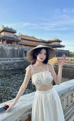 Nguyễn Diệu Linh - Huế mộng mơ