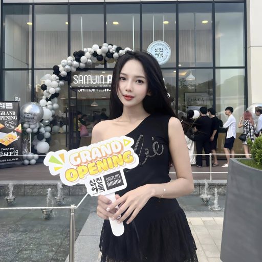 Phạm Quỳnh Trang - măm măm chúc Samjin Amook Vietnam khai trương hồng phát #SamjinAmook…