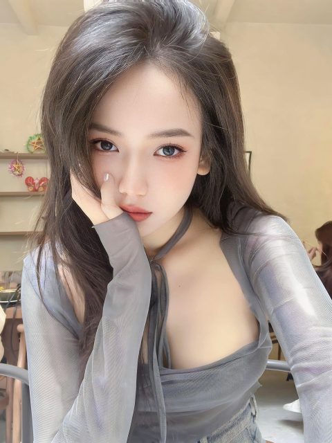 Phạm Quỳnh Trang - đôi lúc em quên mình cũng là một đóa hoa