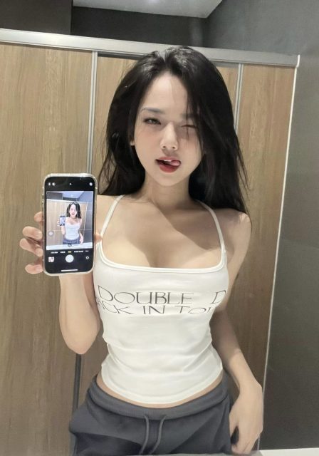 Phạm Quỳnh Trang - Luôn có người hỏi tại sao tôi thơm, đó là mùi chung thủy.