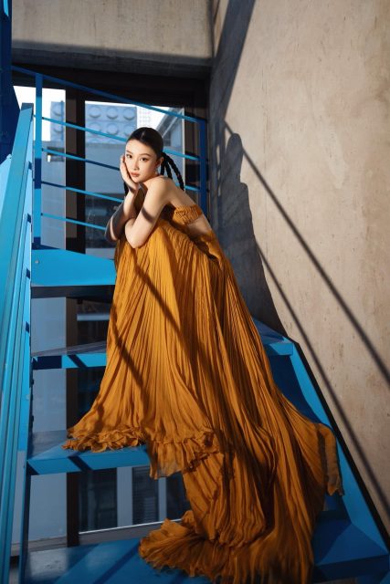 Vũ Phương Anh - Hai vây xinh xinh Cá vàng bơi trong bể nước
