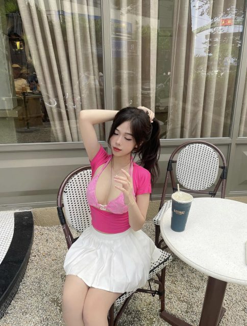Nguyễn Phạm Tú Uyên - Nhìn anh em bối rối Ig:@nguyenphamtuuyn Dvfb: Phạm Hoài Linh