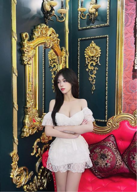 Nguyễn Phạm Tú Uyên - Vợ anh đây Ig:@nguyenphamtuuyn Dvfb:Phạm Hoài Linh