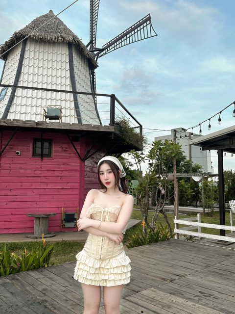 Nguyễn Thuỷ Tiên - Cô pé chăn