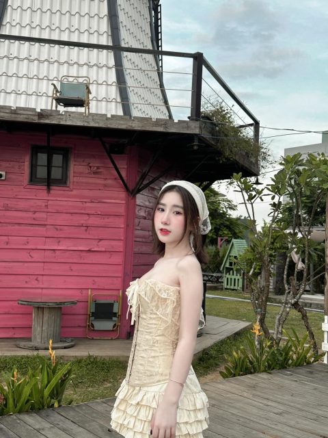 Nguyễn Thuỷ Tiên - Cô pé chăn