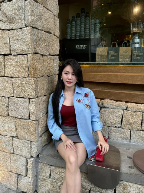 Võ Châu Ngọc - 𝑩𝒍𝒖𝒆 𝒈𝒊𝒓𝒍 Blue Shirt by: Soul of a Nation Photo by : Đinh Nhi