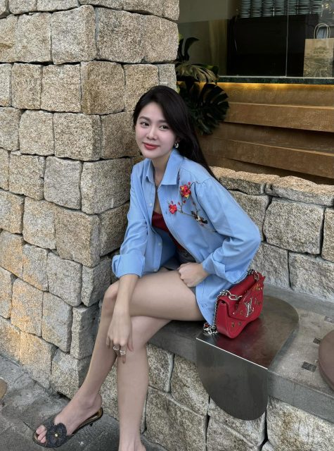 Võ Châu Ngọc - 𝑩𝒍𝒖𝒆 𝒈𝒊𝒓𝒍 Blue Shirt by: Soul of a Nation Photo by : Đinh Nhi