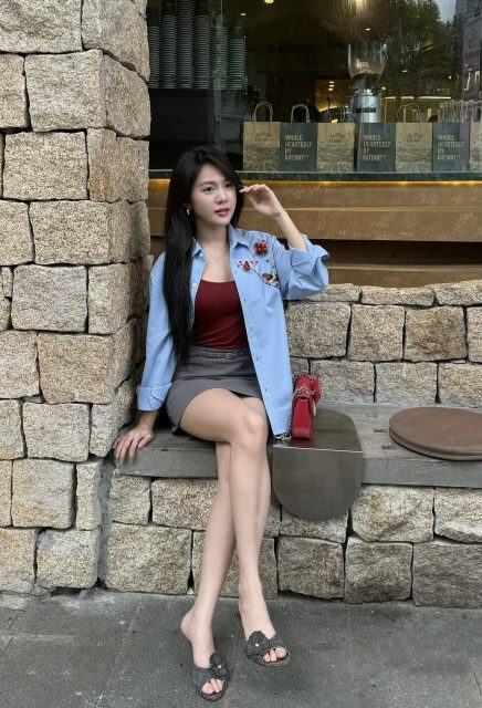Võ Châu Ngọc - 𝑩𝒍𝒖𝒆 𝒈𝒊𝒓𝒍 Blue Shirt by: Soul of a Nation Photo by : Đinh Nhi