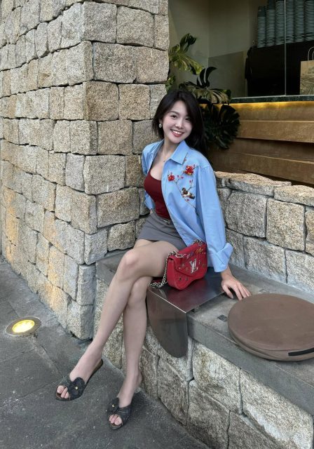 Võ Châu Ngọc - 𝑩𝒍𝒖𝒆 𝒈𝒊𝒓𝒍 Blue Shirt by: Soul of a Nation Photo by : Đinh Nhi