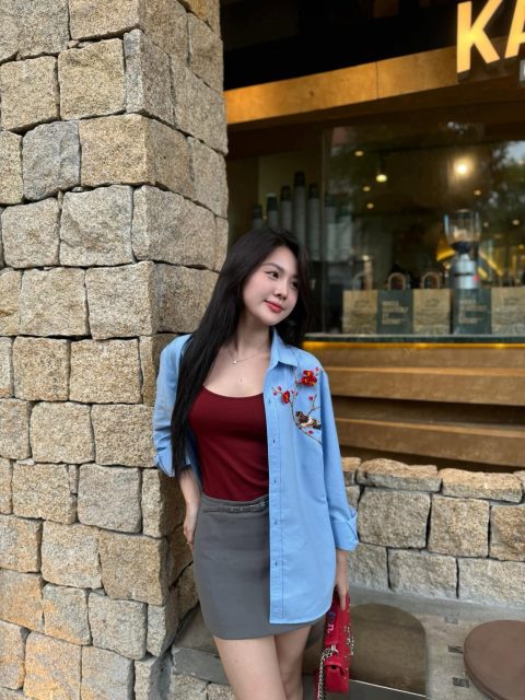 Võ Châu Ngọc - 𝑩𝒍𝒖𝒆 𝒈𝒊𝒓𝒍 Blue Shirt by: Soul of a Nation Photo by : Đinh Nhi