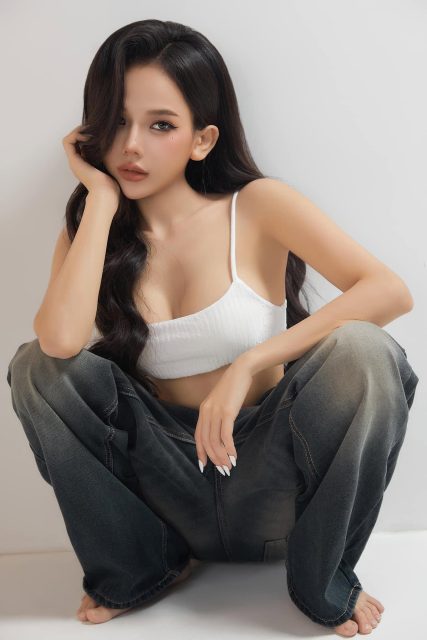Phạm Quỳnh Trang - bé ơi từ từ —————————- By team Louis Do Studio Photo: Đỗ Thanh Liêm…