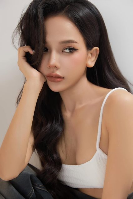 Phạm Quỳnh Trang - bé ơi từ từ —————————- By team Louis Do Studio Photo: Đỗ Thanh Liêm…