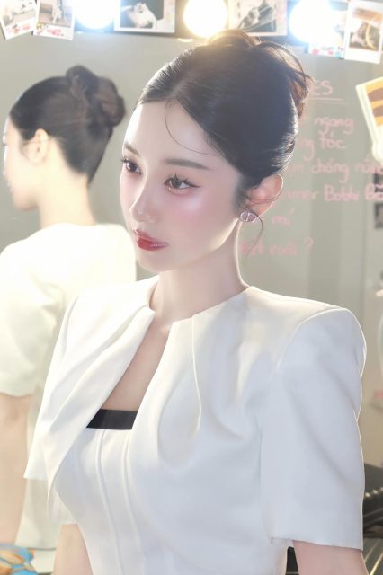 Vũ Phương Anh - Đằng sau vẻ đẹp của Vũ Phương Anh là Thoai bờ rịt Hair: a Nguyen Anh…