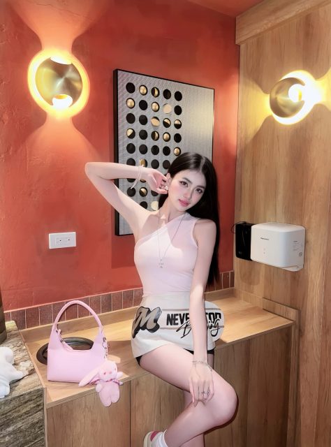Nịnh Thảo - Cuộc đời em vốn dĩ là một đường thẳng, chỉ vì gặp em mà anh đã rẽ…