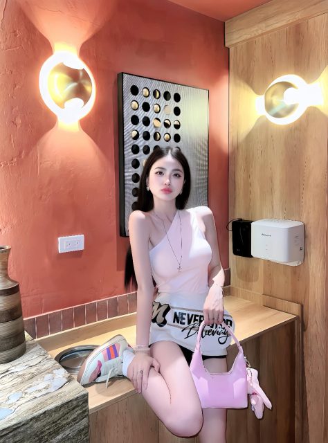 Nịnh Thảo - Cuộc đời em vốn dĩ là một đường thẳng, chỉ vì gặp em mà anh đã rẽ…