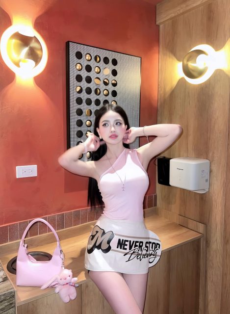 Nịnh Thảo - Cuộc đời em vốn dĩ là một đường thẳng, chỉ vì gặp em mà anh đã rẽ…