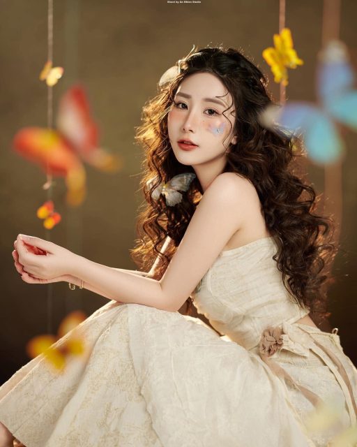 Nguyễn Thuỷ Tiên - Nhiều người ôm giấc mộng giàu sang Còn iem ôm giấc mộng y chang…
