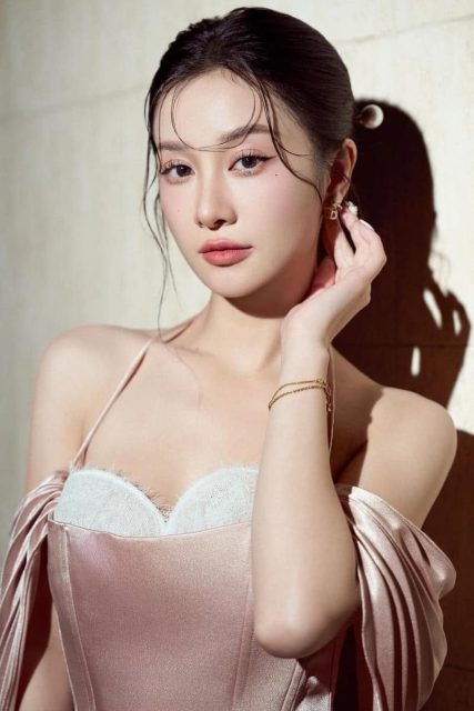 Vũ Phương Anh - Chị Vũ Phương Anh tại họp báo phim “CÔ DÂU HÀO MÔN” Outfit Calista…
