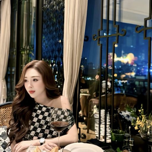 Nguyễn Thu Trang - “ Kiễng mũi chân sẽ không đứng vững Người thích bạn sẽ chủ động khom…