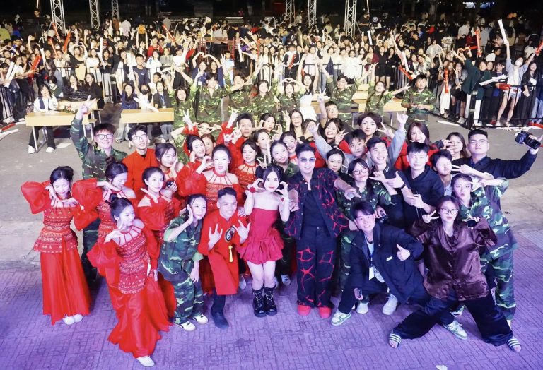 Nguyễn Linh Linh - Cứ cố gắng và nỗ lực vì chúng ta chỉ được sống một lần trong đời Nét…