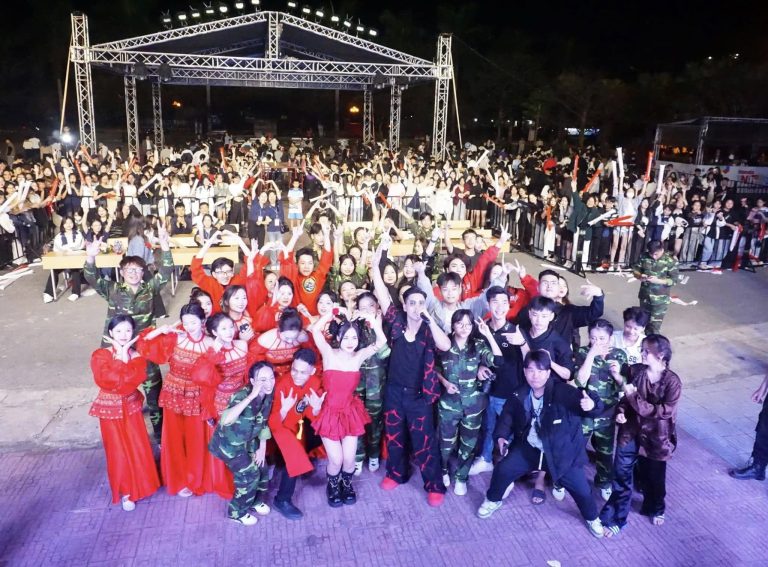 Nguyễn Linh Linh - Cứ cố gắng và nỗ lực vì chúng ta chỉ được sống một lần trong đời Nét…