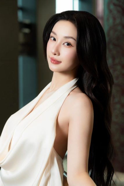 Vũ Phương Anh - Vũ Phương Anh x Sulwhasoo Outfit Amelie Makeup : Minh Nguyễn…