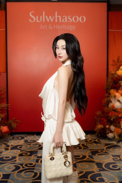 Vũ Phương Anh - Vũ Phương Anh x Sulwhasoo Outfit Amelie Makeup : Minh Nguyễn…