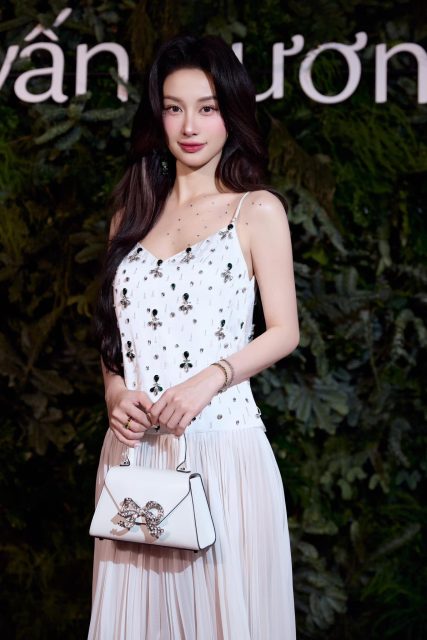 Vũ Phương Anh - Vũ Phương Anh x Vấn Vương by Adriananhtuan - Makeup : Minh Nguyễn…