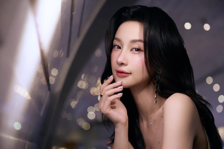 Vũ Phương Anh - Vũ Phương Anh x Vấn Vương by Adriananhtuan - Makeup : Minh Nguyễn…