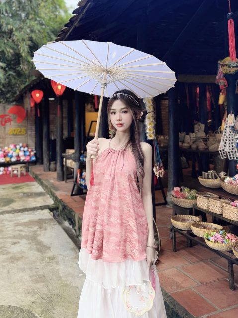 Nguyễn Phạm Tú Uyên - Người ta thì flexing Em không flex, em xing