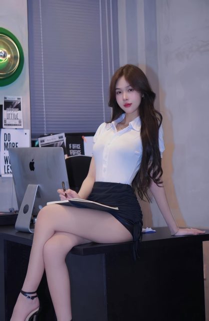 Nguyễn Phạm Tú Uyên - Trong tất cả các thế em cho anh chọn Anh lại chọn “thế thôi” Dvfb…