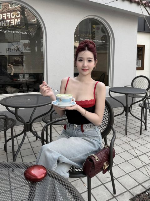 Ly Ly Trần - Không dám hỏi a thích kiểu con gái thế nào Vì em sợ mình hoàn toàn…