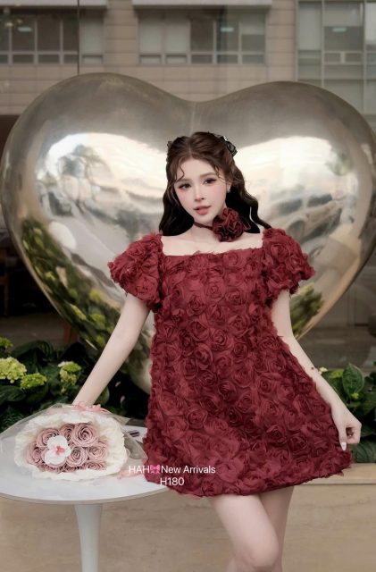 Ly Ly Trần - nhìu mẫu xinh e up mn ghé tường xem nha
