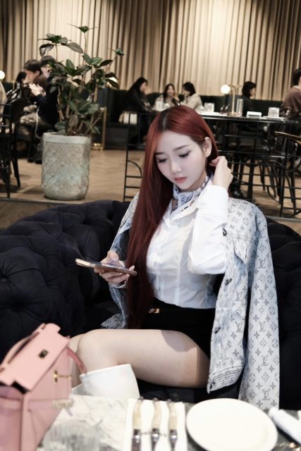 Ly Ly Trần - Sinh ra vào mùa lũ Thì ngán gì mất hạt mưa bay:))