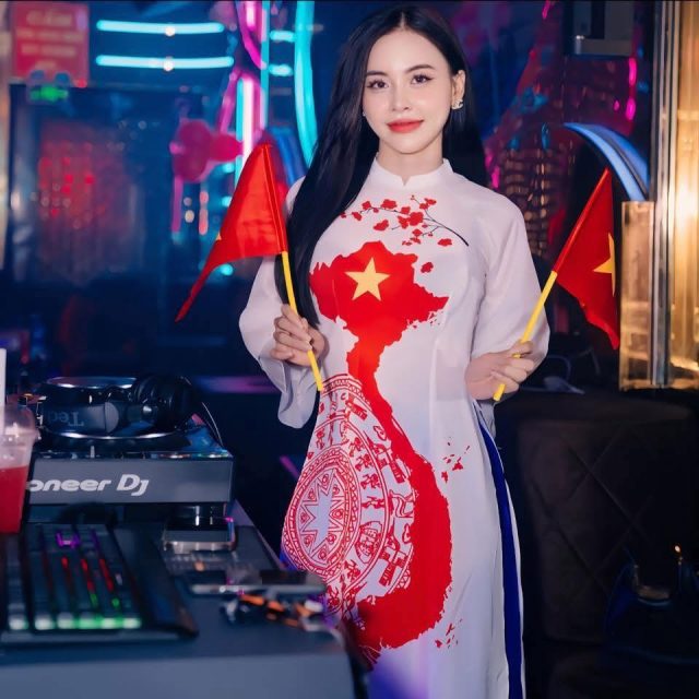 Nguyễn Linh Linh - Tối nay Nguyễn Linh Linh