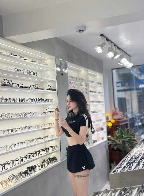 Sư Tử - 3 đời cắt kính ở đây :))