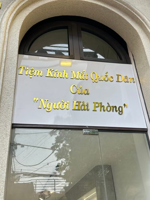 Sư Tử - 3 đời cắt kính ở đây :))