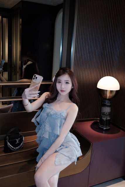 Ly Ly Trần - Nếu k đủ mạnh mẽ hãy chọn ng yêu mình Nhưng nếu đủ bản lĩnh hãy chọn…