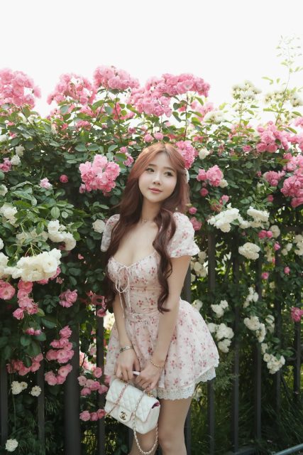 Ly Ly Trần - Trong muôn vàn bông hoa Thì em vẫn là bông hoa bự nhất:))